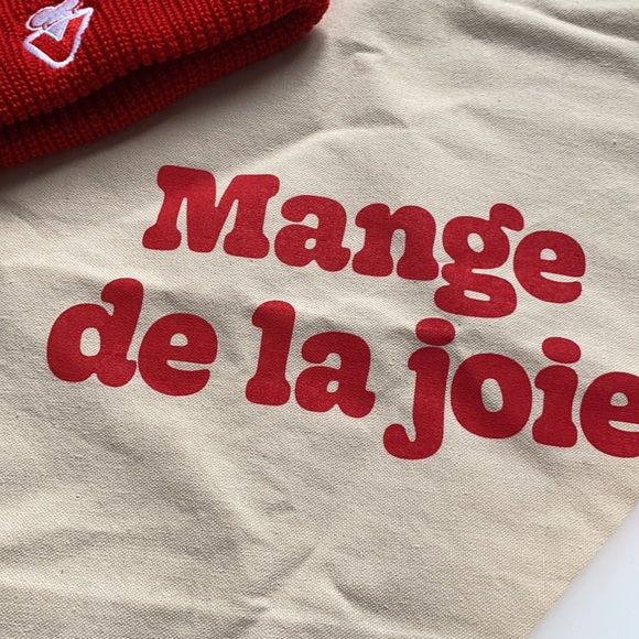 Vachon tote bag, red tuque, and white water bottle , mange de la joie sac - Picture 2 of 9